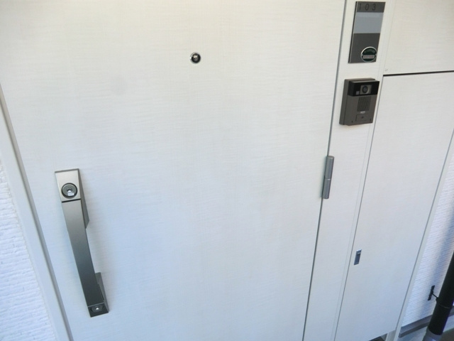 リブリ・プライムの玄関|★玄関ダブルロック・ＴＶモニターホン完備！★