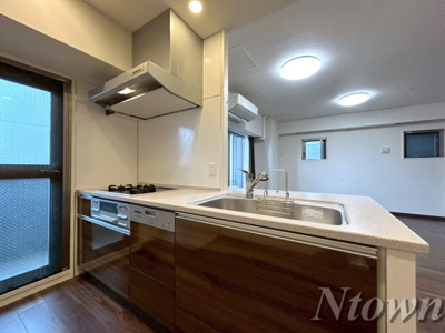 【居間・リビング】 | プレサンスロジェ丸の内 | ゆったり過ごせるリビングです