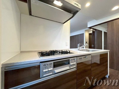 【キッチン】 | プレサンスロジェ丸の内 | コンパクトなキッチンで掃除もラクラク