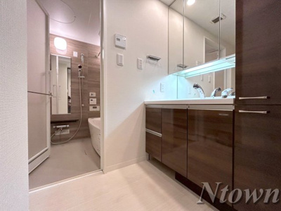 【洗面所】 | プレサンスロジェ丸の内 | 忙しい朝には欠かせない洗面所です