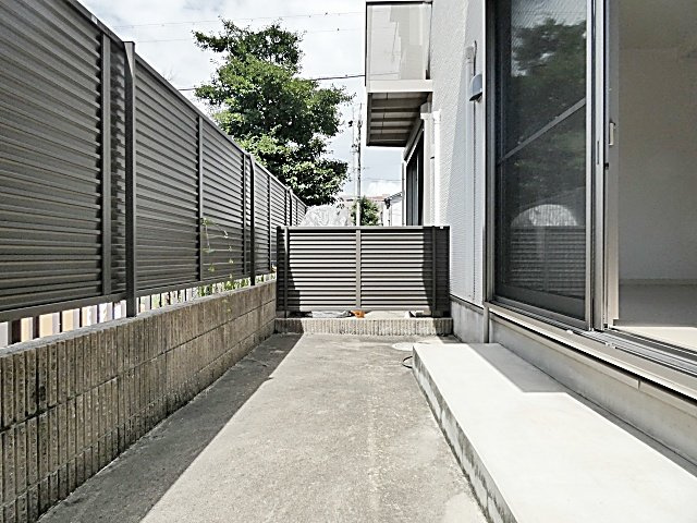 アルタイル一社の庭