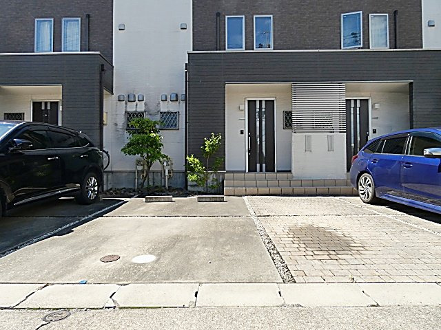 アルタイル一社の駐車場