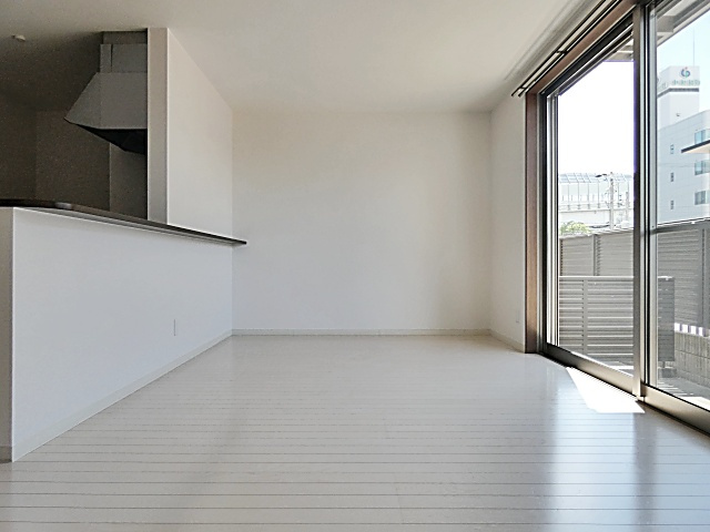 アルタイル一社の居間・リビング|こちらの居間で趣味の時間をお楽しみください