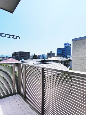 ベルノリエ桜ヶ丘のバルコニー|お洗濯にも便利なバルコニー付き