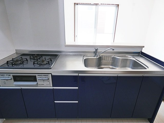 ベルノリエ桜ヶ丘のキッチン|コンパクトなキッチンで掃除もラクラク