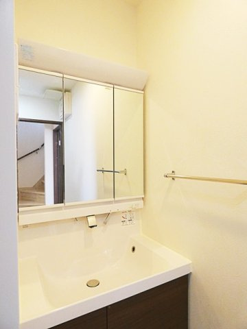 ベルノリエ桜ヶ丘の独立洗面台|独立洗面台、朝の身支度には欠かせません