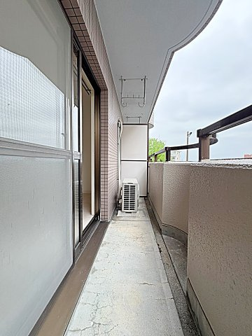 ヒルトップ平和ヶ丘のバルコニー|開放的で明るい空間を演出してくれるバルコニーです