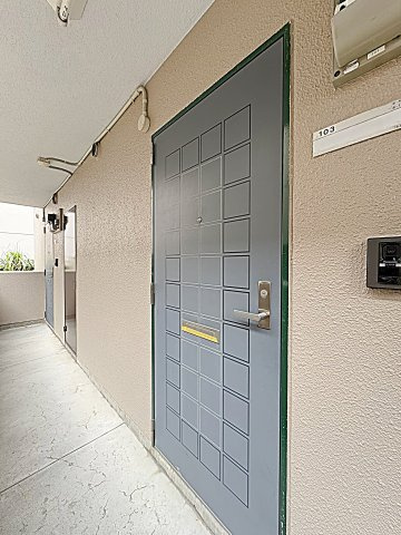 ヒルトップ平和ヶ丘の玄関|収納もある玄関です