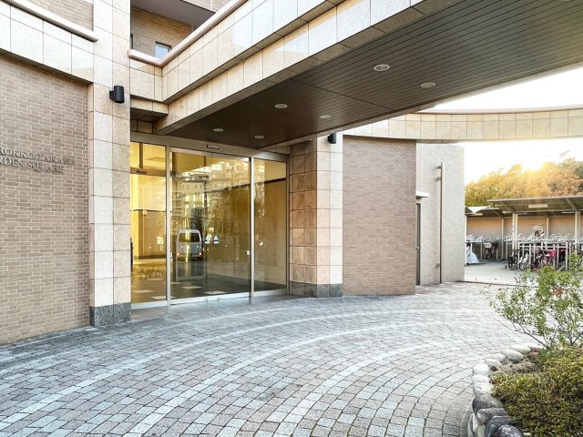 リビオ六甲高羽ガーデンスクエアのエントランス