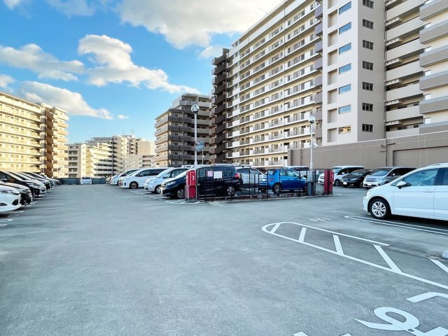 リビオ六甲高羽ガーデンスクエアの駐車場