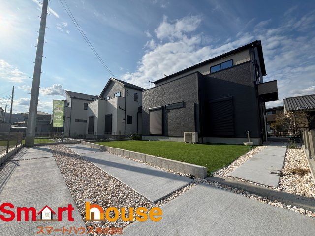 相模原市緑区大島　全4棟の前面道路含む現地写真|オシャレな外観は、人の目を引くだけではなく自慢したくなりますね！植木を置いたりアレンジは、自由です。自分の好みに仕上げましょう♪