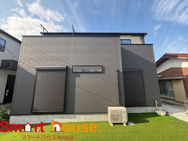 相模原市緑区大島　全4棟の外観|外壁が周囲の街並みと青空に生えるお洒落な仕上がり！周囲には高い建物のないエリア。青い空が大きく感じますね。