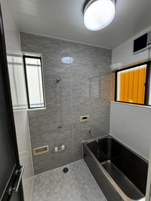 【浴室】 | 千葉県市川市大野町２丁目 快適な住空間に整備された中古戸建 | 落ち着いた空間のお風呂です