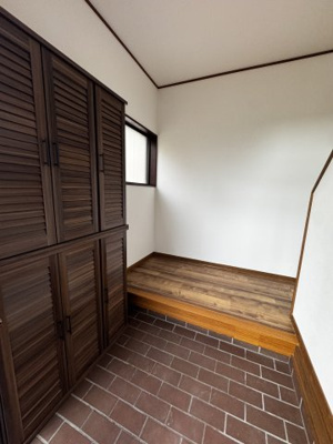 【玄関】 | 千葉県市川市大野町２丁目 快適な住空間に整備された中古戸建 | ゆったりとした玄関です