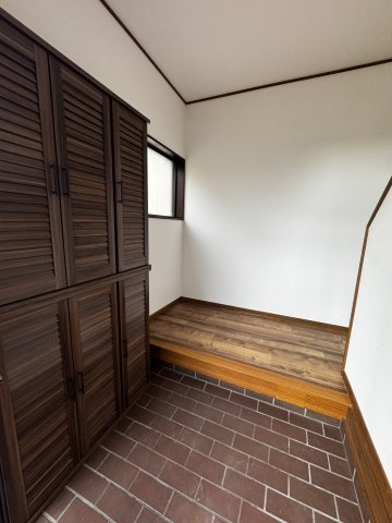 【玄関】 | 千葉県市川市大野町２丁目 快適な住空間に整備された中古戸建 | ゆったりとした玄関です