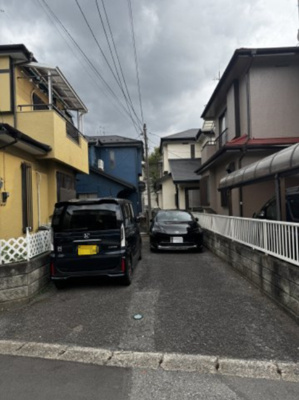 【前面道路含む現地写真】 | 千葉県市川市大野町２丁目 快適な住空間に整備された中古戸建 | 前面道路含む現地写真です
