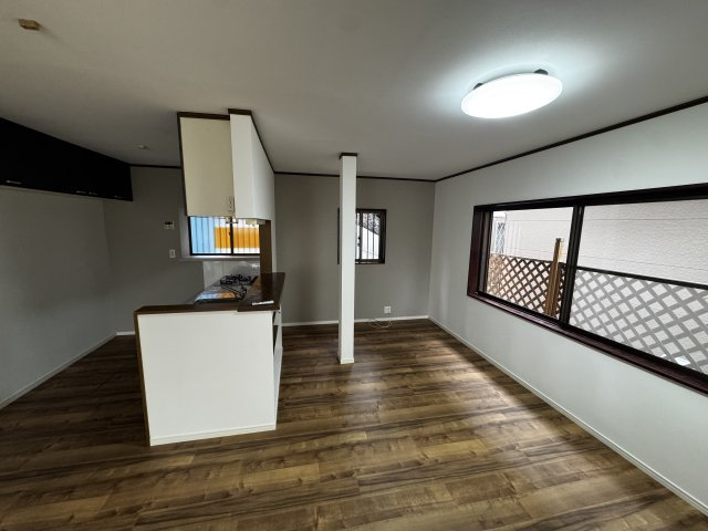 【キッチン】 | 千葉県市川市大野町２丁目 快適な住空間に整備された中古戸建 | キッチンでお料理をお楽しみください