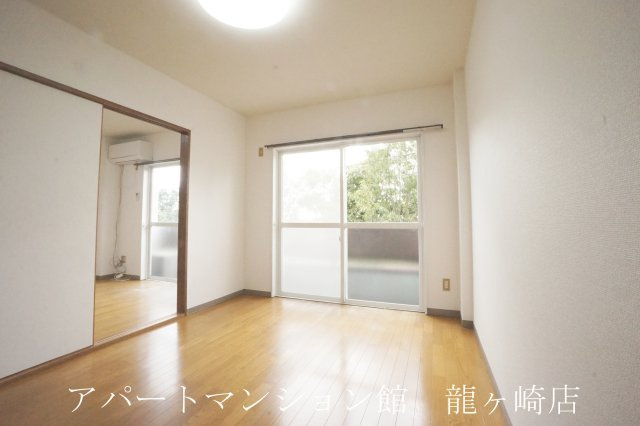 グランドールUⅡの居間・リビング