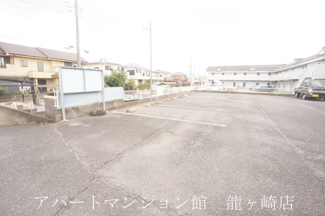 グランドールUⅡの駐車場