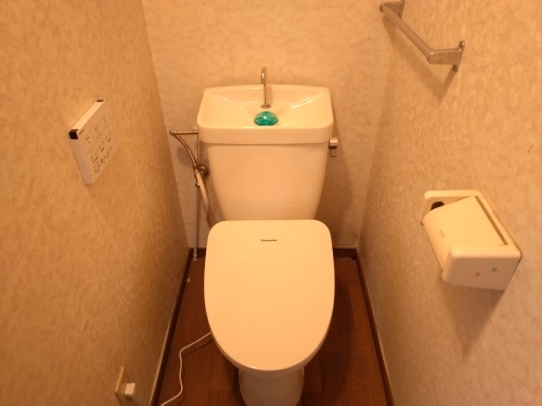 西宮市西波止町　中古戸建のトイレ