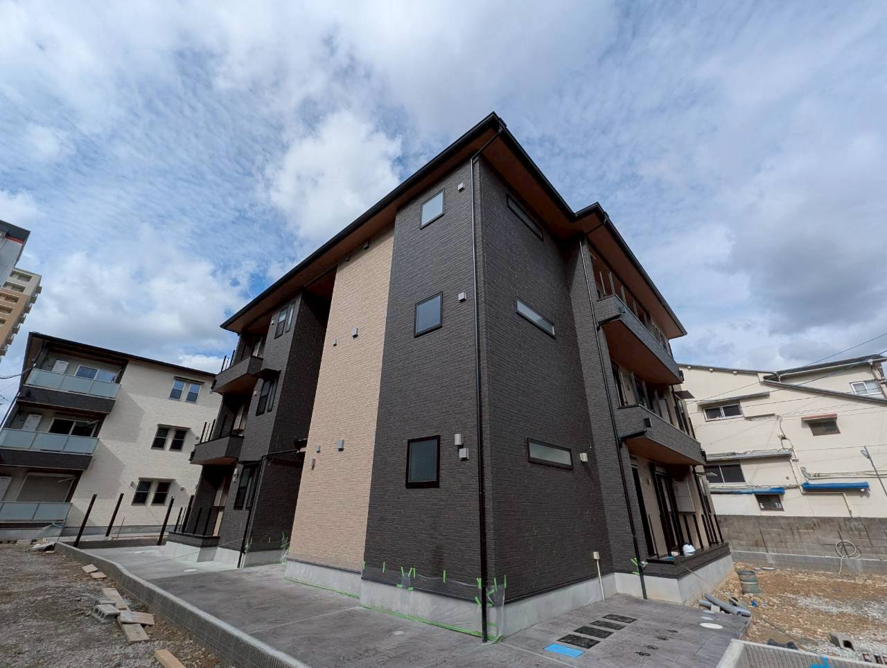 シエーナ川西中央１