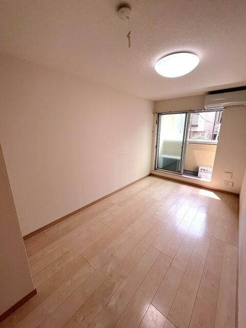 ワイズ横浜上大岡の居間・リビング