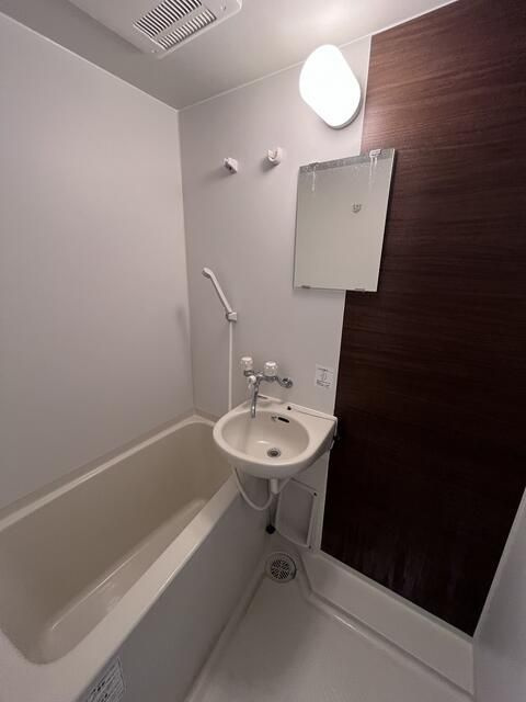 ワイズ横浜上大岡の浴室