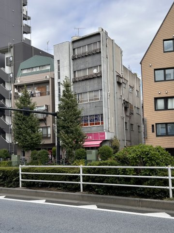 串田ビルの外観