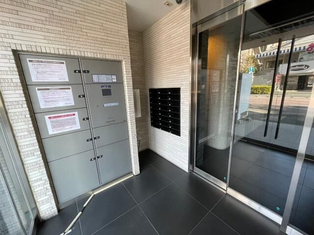 メイクスデザイン横浜蒔田のエントランス