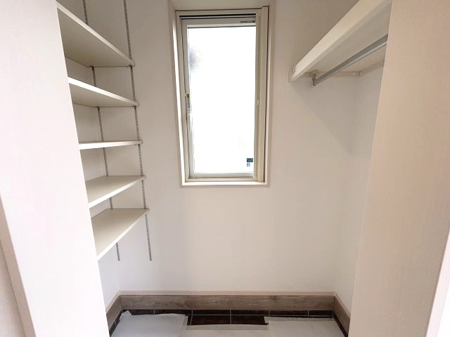 土浦市おおつ野8丁目　戸建の玄関|ウォークインシューズクローク