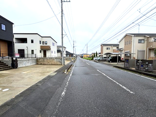土浦市おおつ野8丁目　戸建の前面道路含む現地写真