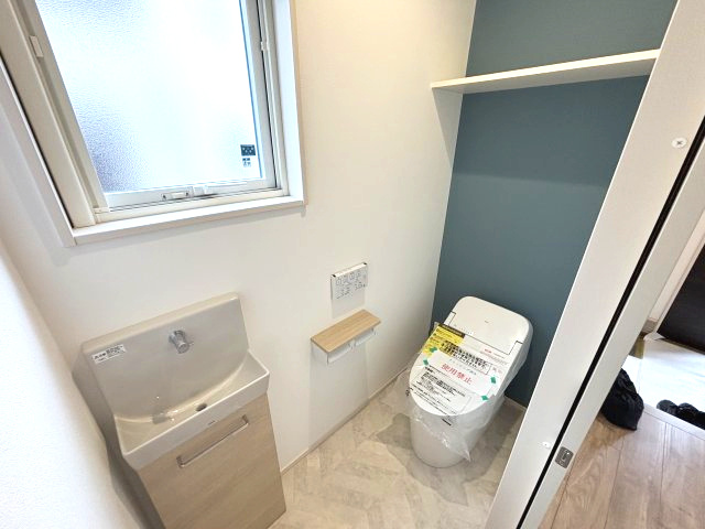 土浦市おおつ野8丁目　戸建のトイレ|タンクレス・手洗い付