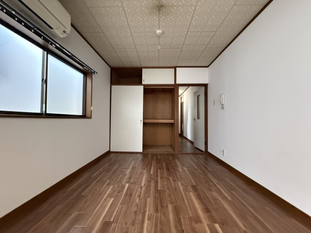 河南ハイツの居間・リビング