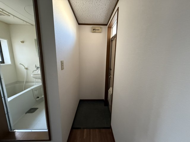 河南ハイツの玄関