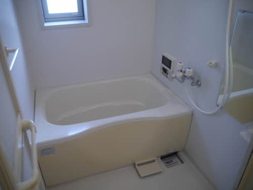 エバーグリーン桜町 B棟の浴室|追い焚き付きのお風呂です♪