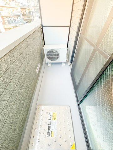 花畑プレミアのバルコニー|お洗濯にも便利なバルコニー付きです♪