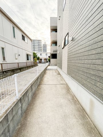 花畑プレミアのロビー|清潔感のある共用の入り口部分です☆