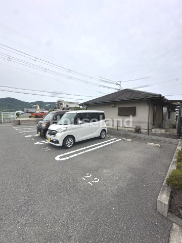 エルメゾン小倉の駐車場