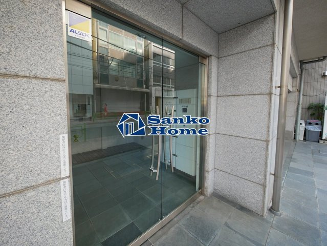 ドゥーエ新富町のエントランス