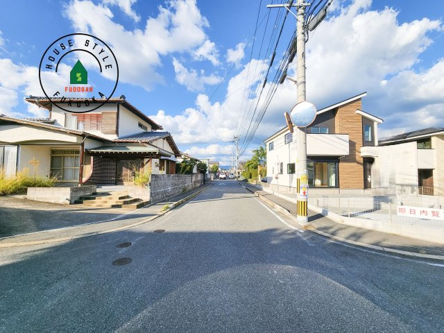 太宰府市高雄6丁目第3-2棟(2号棟)の前面道路含む現地写真|前面道路です。