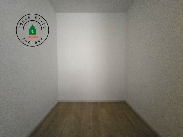 福岡市東区千早1丁目第2-2棟(1号棟)の内観：施工例|洋服や大きな荷物が多い方や人数の多いご家族などは、一般的なクローゼットよりもウォークインクローゼットのほうが使い勝手が良いです。