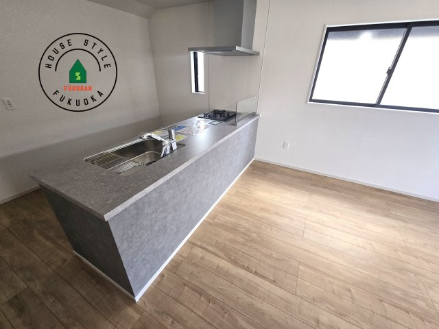 福岡市東区千早1丁目第2-2棟(1号棟)の内観：施工例|キッチンから立ち込める香りが今日の料理を期待させます。