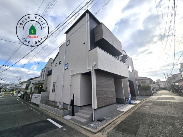 福岡市東区千早1丁目第2-2棟(1号棟)の前面道路含む現地写真|見学の時間などお気軽にお問い合わせ下さい。