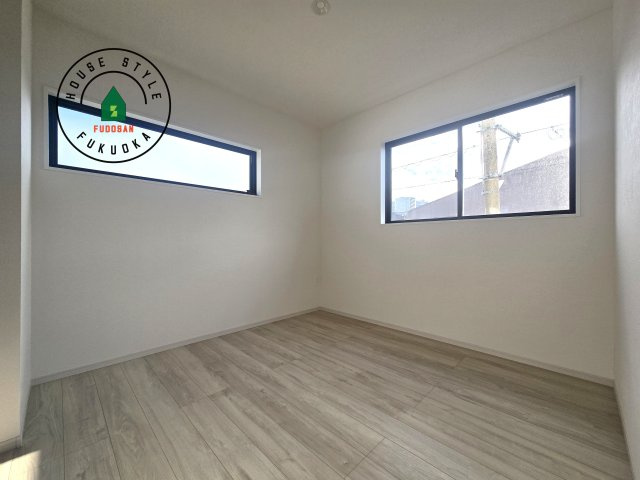 福岡市東区千早1丁目第2-2棟(2号棟)の内観：施工例|採光良好な洋室は全居室、複層ガラスの遮熱効果と断熱効果で、一年中快適に過ごせます。