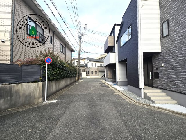 福岡市東区千早1丁目第2-2棟(2号棟)の前面道路含む現地写真|前面道路です。