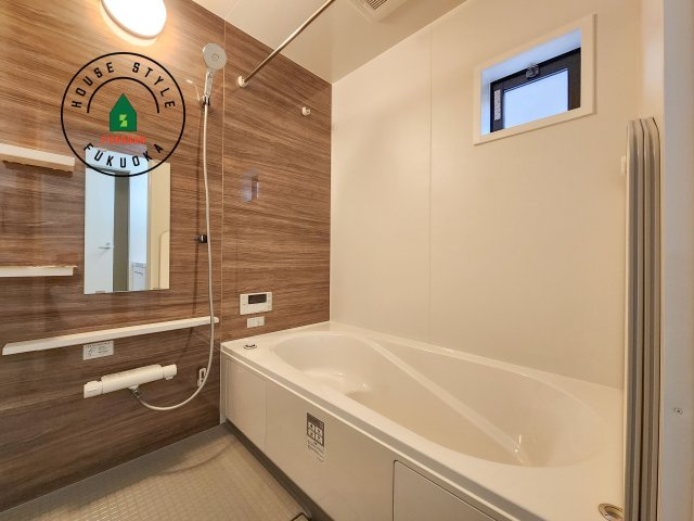 糟屋郡篠栗町津波黒2丁目第3-1棟(1号棟)の内観：施工例|1日の疲れを癒してくれる広々バスルーム。雨の日のお洗濯にも大活躍な浴室乾燥機付です！