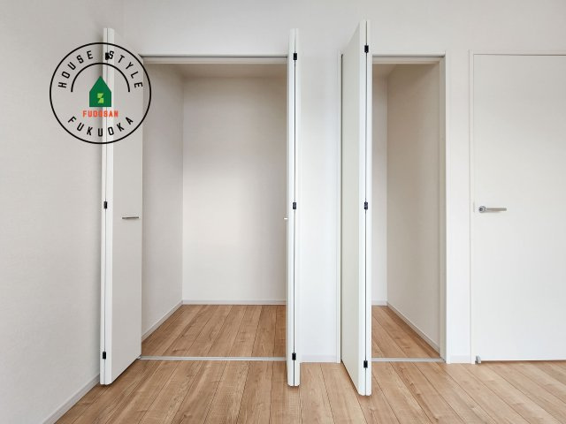 糟屋郡篠栗町津波黒2丁目第3-1棟(1号棟)の内観：施工例|洋服や大きな荷物が多い方や人数の多いご家族などは、一般的なクローゼットよりもウォークインクローゼットのほうが使い勝手が良いです。