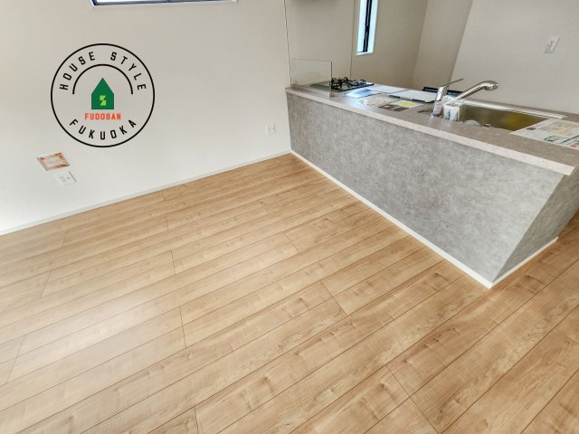 糟屋郡篠栗町津波黒2丁目第3-1棟(1号棟)の内観：施工例|キッチンから立ち込める香りが今日の料理を期待させます。