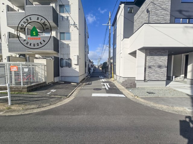 福岡市西区小戸3丁目第4-3棟(1号棟)の前面道路含む現地写真|前面道路です。