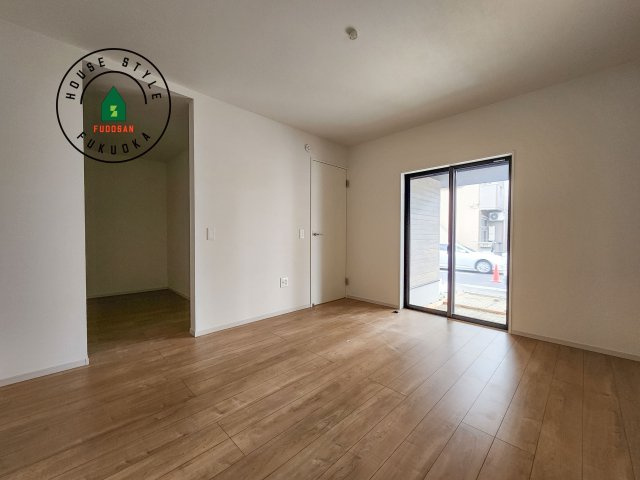 福岡市西区小戸3丁目第4-3棟(2号棟)の寝室|主寝室には収納力に優れたクローゼットがありますので、お部屋もすっきり片付きます。